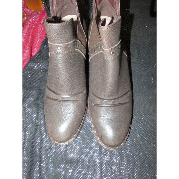 Earth Delrio Brown Leather studded Ankle Boots Booties 7.5 memory foam footbed - Picture 2 of 11